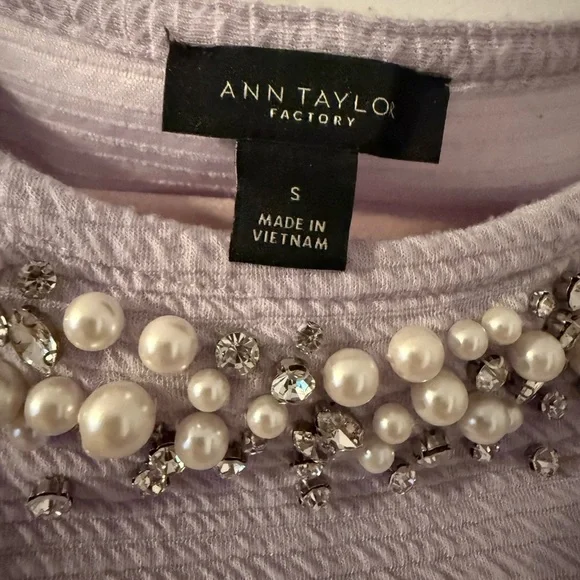 Ann Taylor Factory | Lilac Pearl Beaded Neck Sleeveless Top Blouse | Size S - Picture 5 of 6